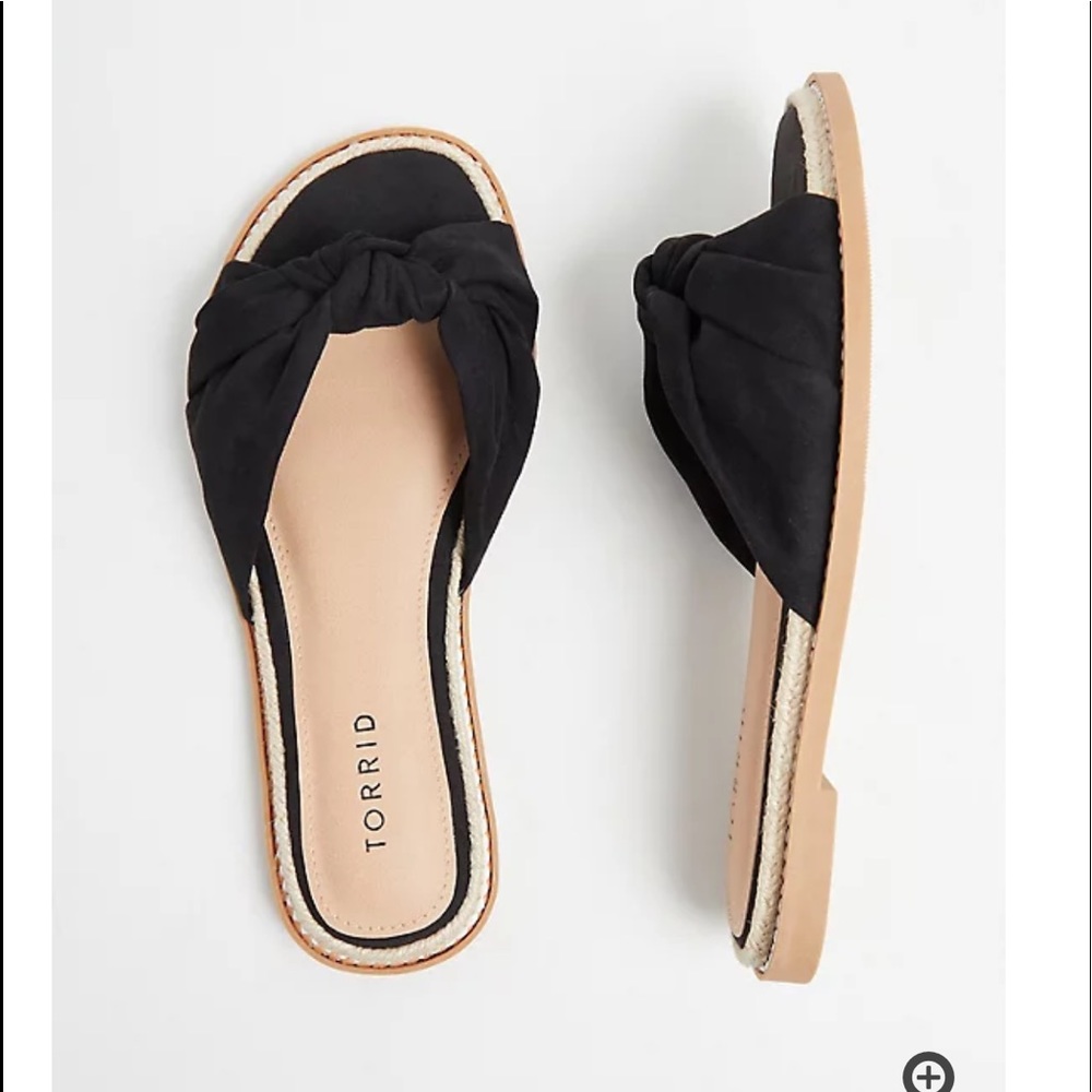 Nwt Torrid size 8W Black Top Knot sandals